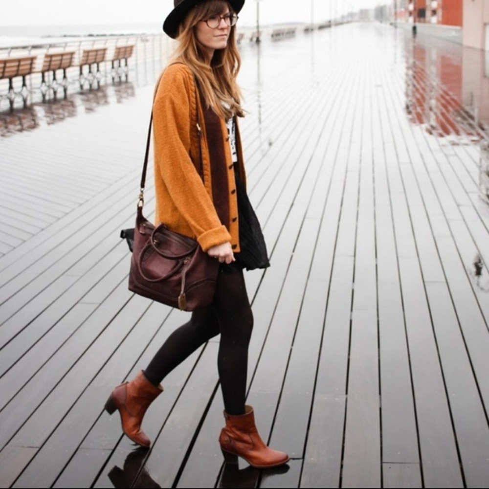 $379 Frye Patty Tan Brown Leather Belt Cute Almond Toe Fall/Winter Ankle Booties - Picture 5 of 16